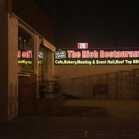 The Rich Hotel & Apartments Lahore Luaran gambar