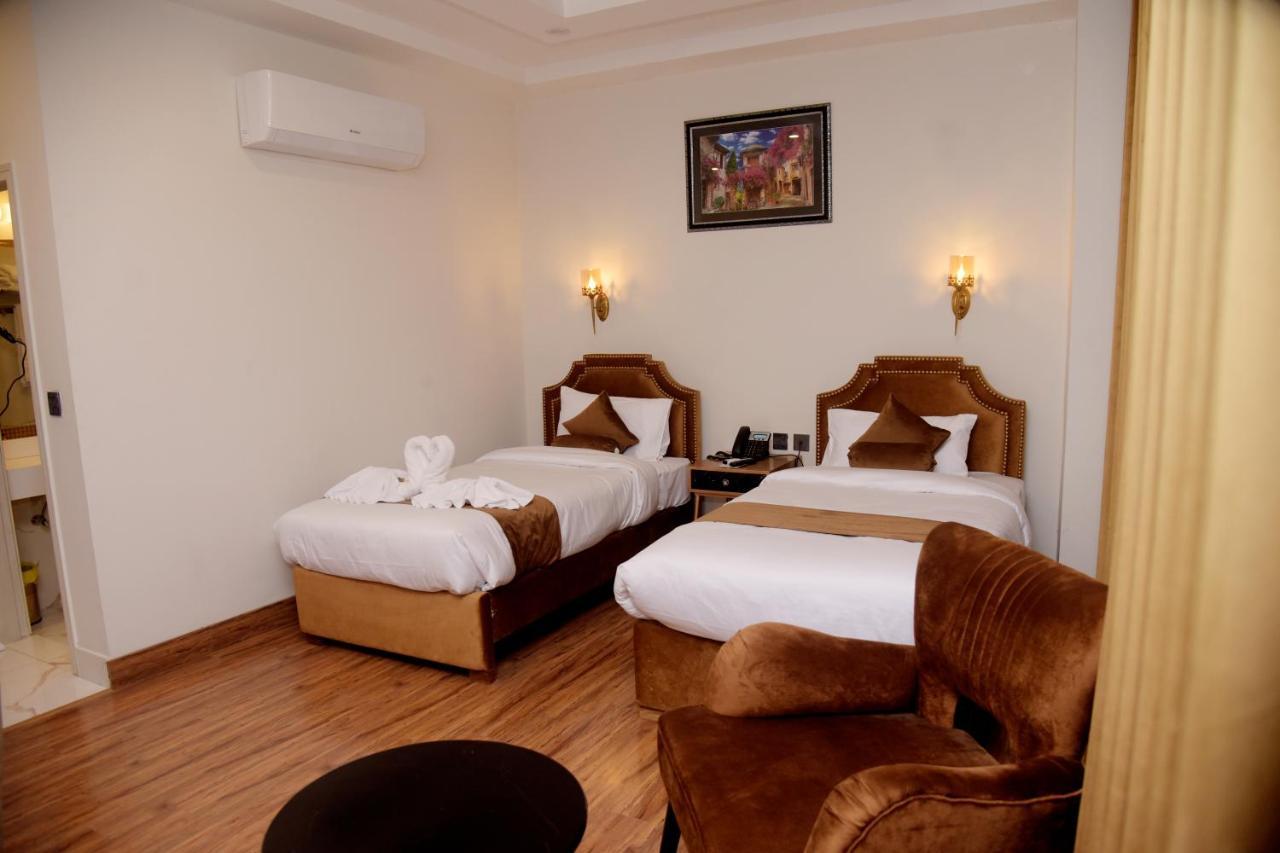 The Rich Hotel & Apartments Lahore Luaran gambar