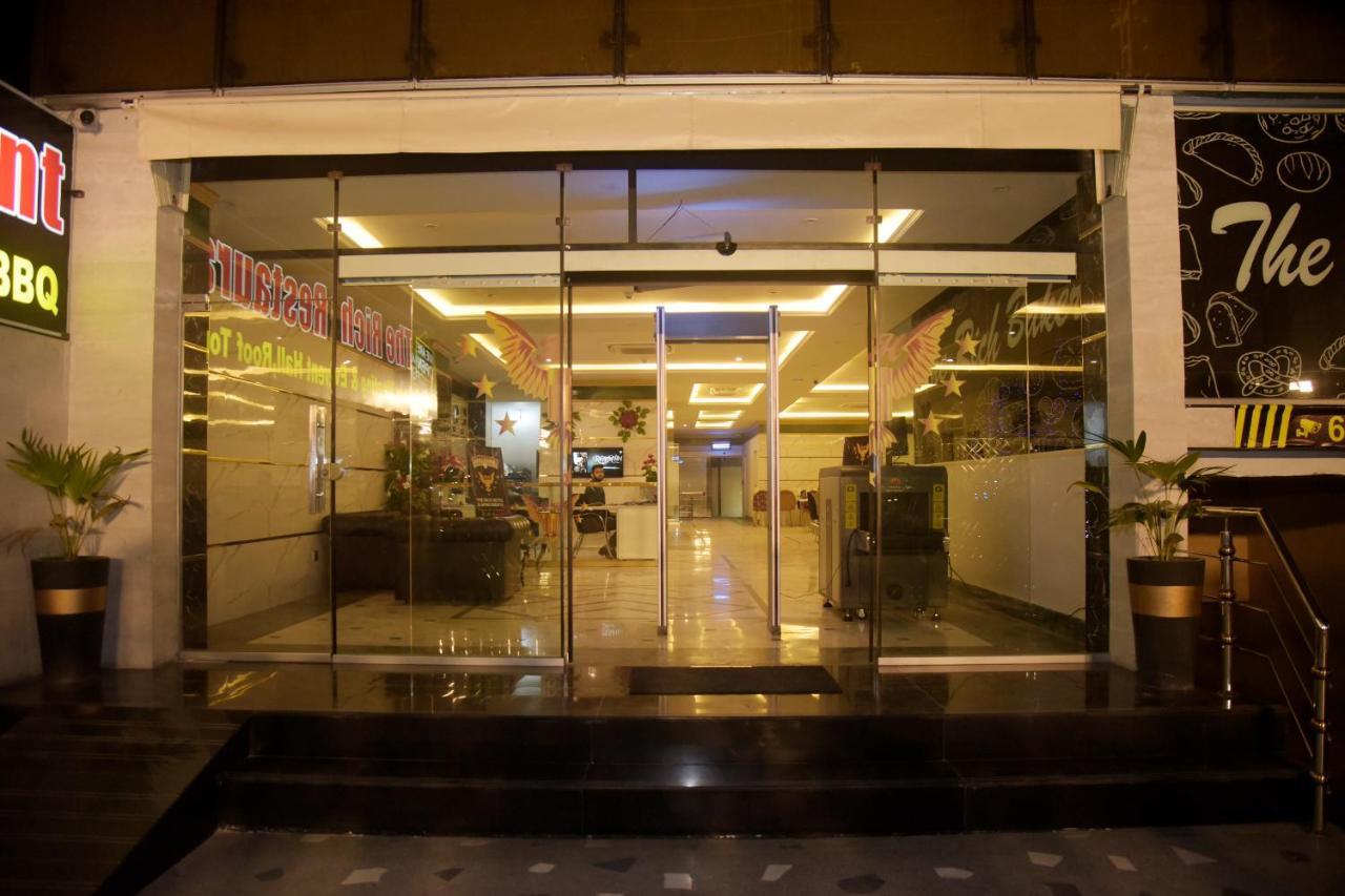 The Rich Hotel & Apartments Lahore Luaran gambar