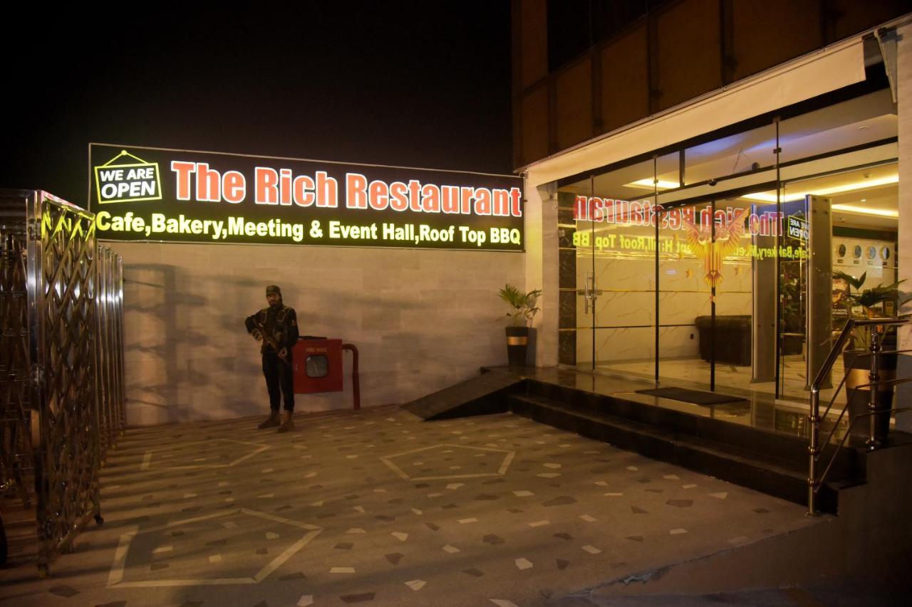 The Rich Hotel & Apartments Lahore Luaran gambar
