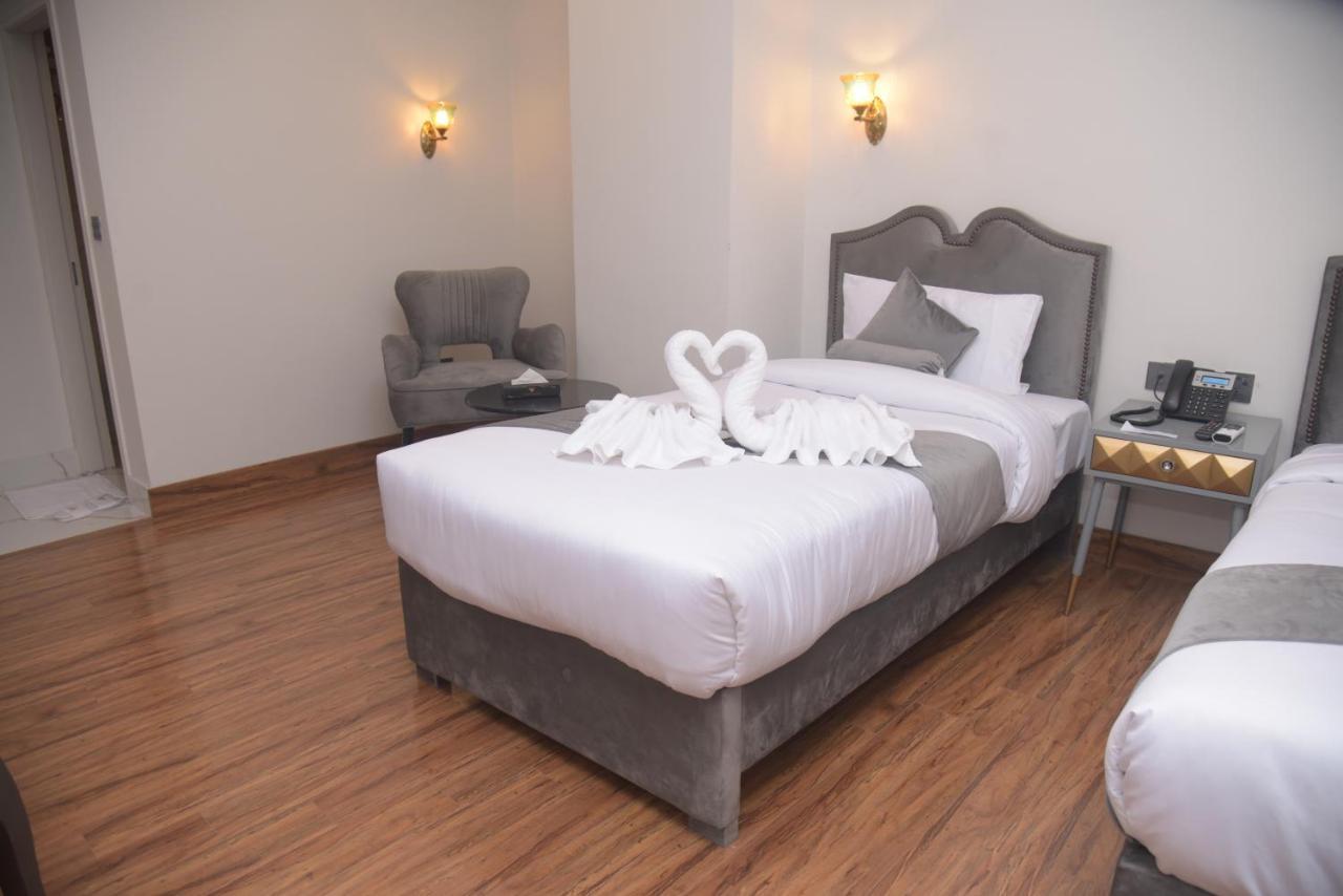 The Rich Hotel & Apartments Lahore Luaran gambar