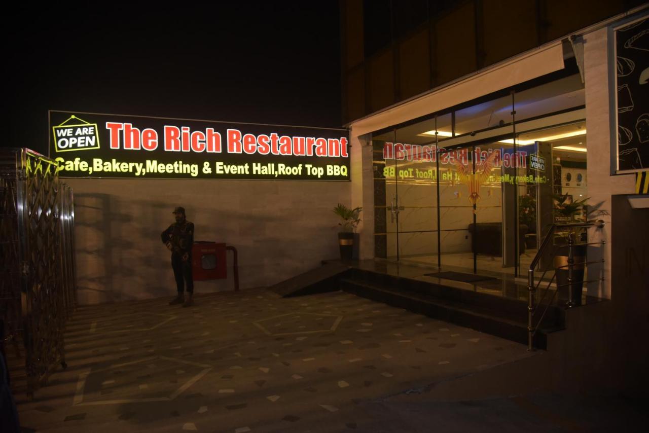 The Rich Hotel & Apartments Lahore Luaran gambar