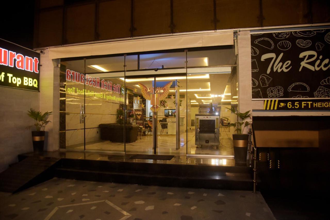 The Rich Hotel & Apartments Lahore Luaran gambar