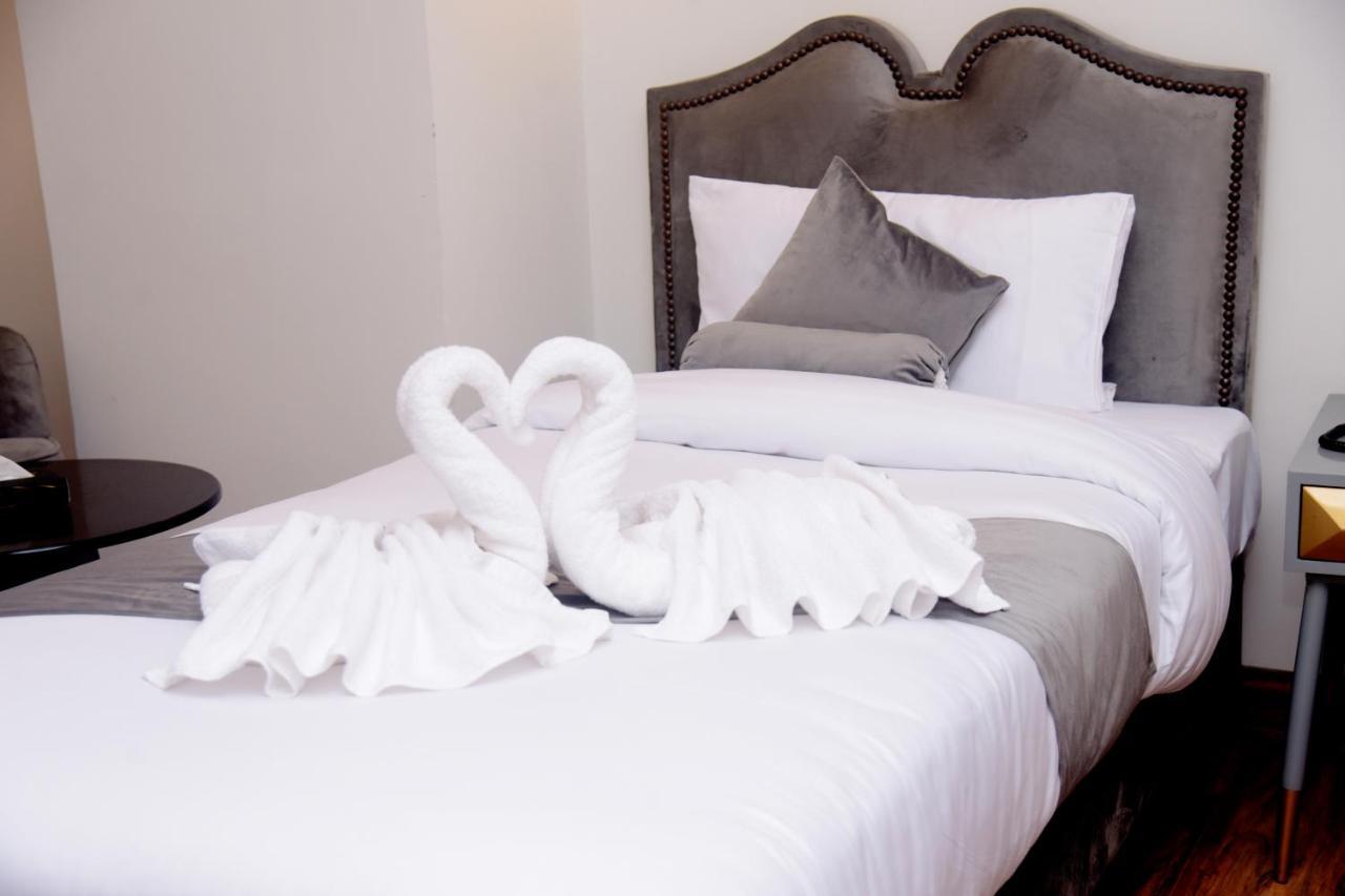 The Rich Hotel & Apartments Lahore Luaran gambar