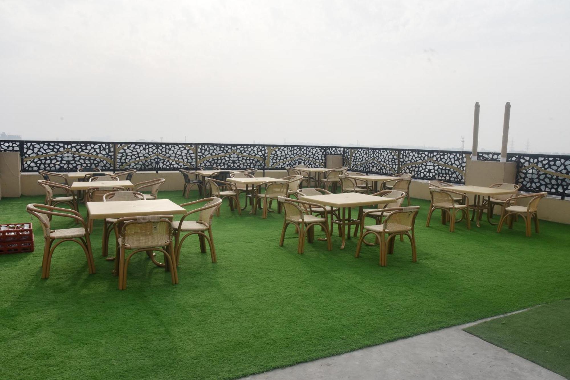 The Rich Hotel & Apartments Lahore Luaran gambar
