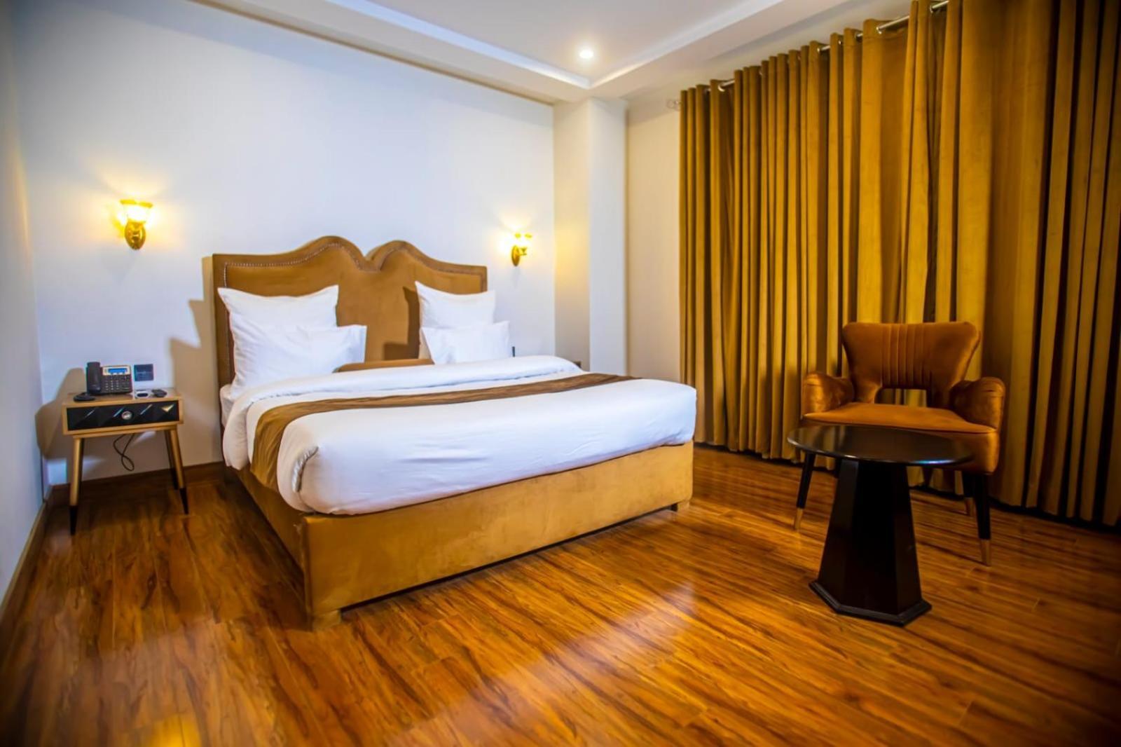 The Rich Hotel & Apartments Lahore Luaran gambar