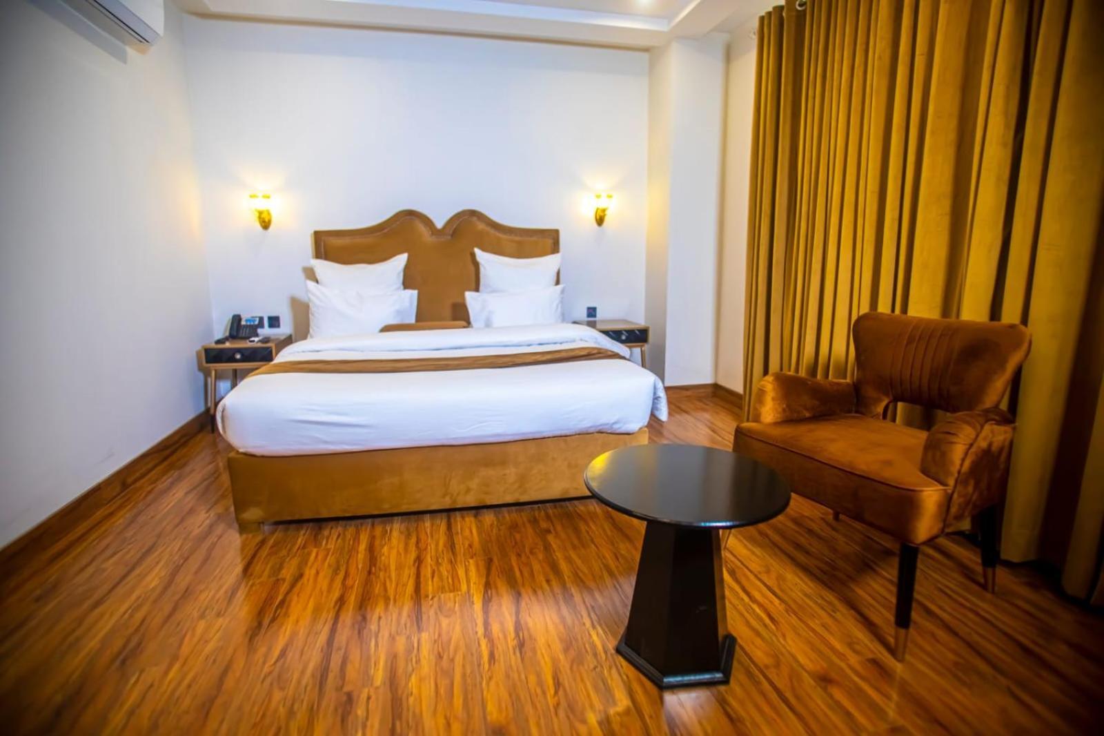 The Rich Hotel & Apartments Lahore Luaran gambar