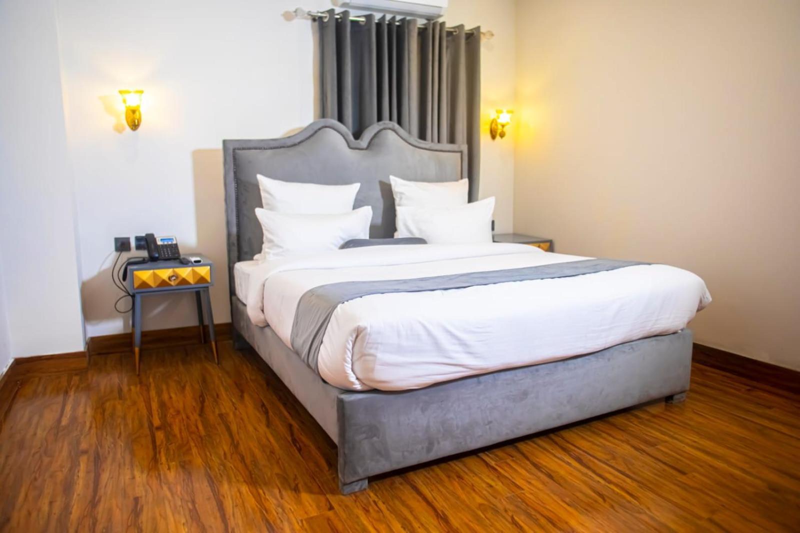 The Rich Hotel & Apartments Lahore Luaran gambar