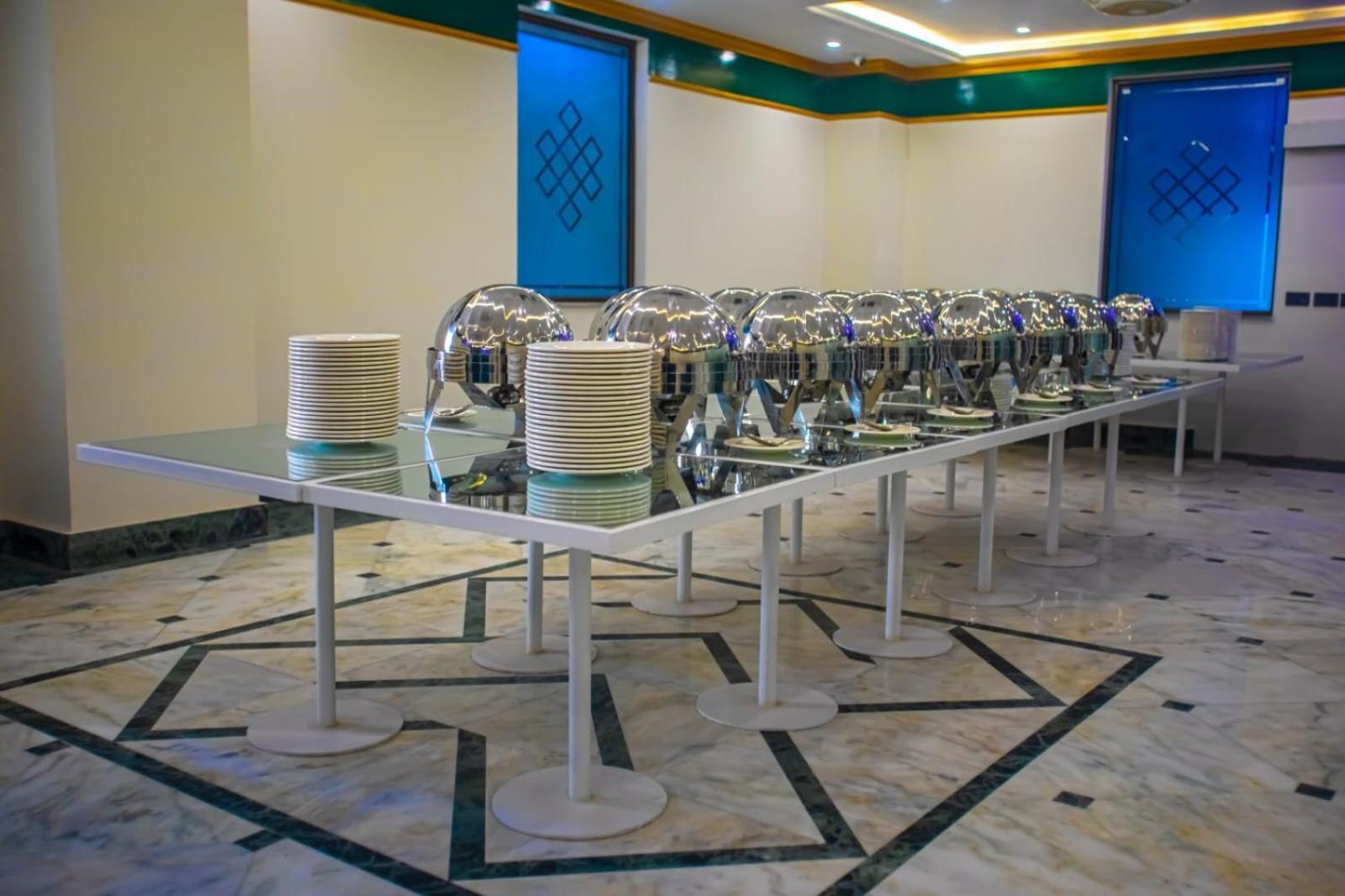 The Rich Hotel & Apartments Lahore Luaran gambar