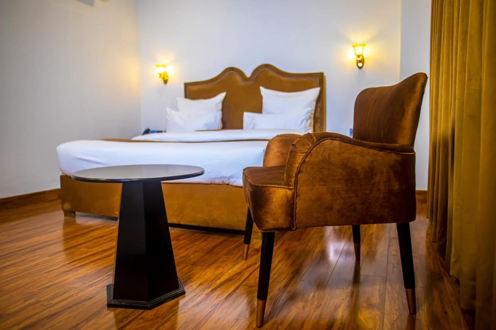 The Rich Hotel & Apartments Lahore Luaran gambar