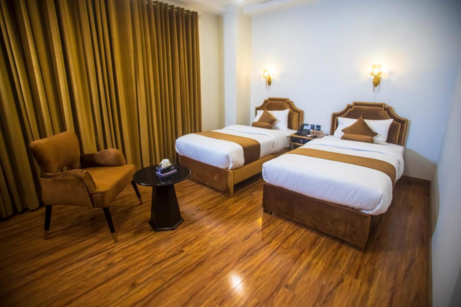 The Rich Hotel & Apartments Lahore Luaran gambar