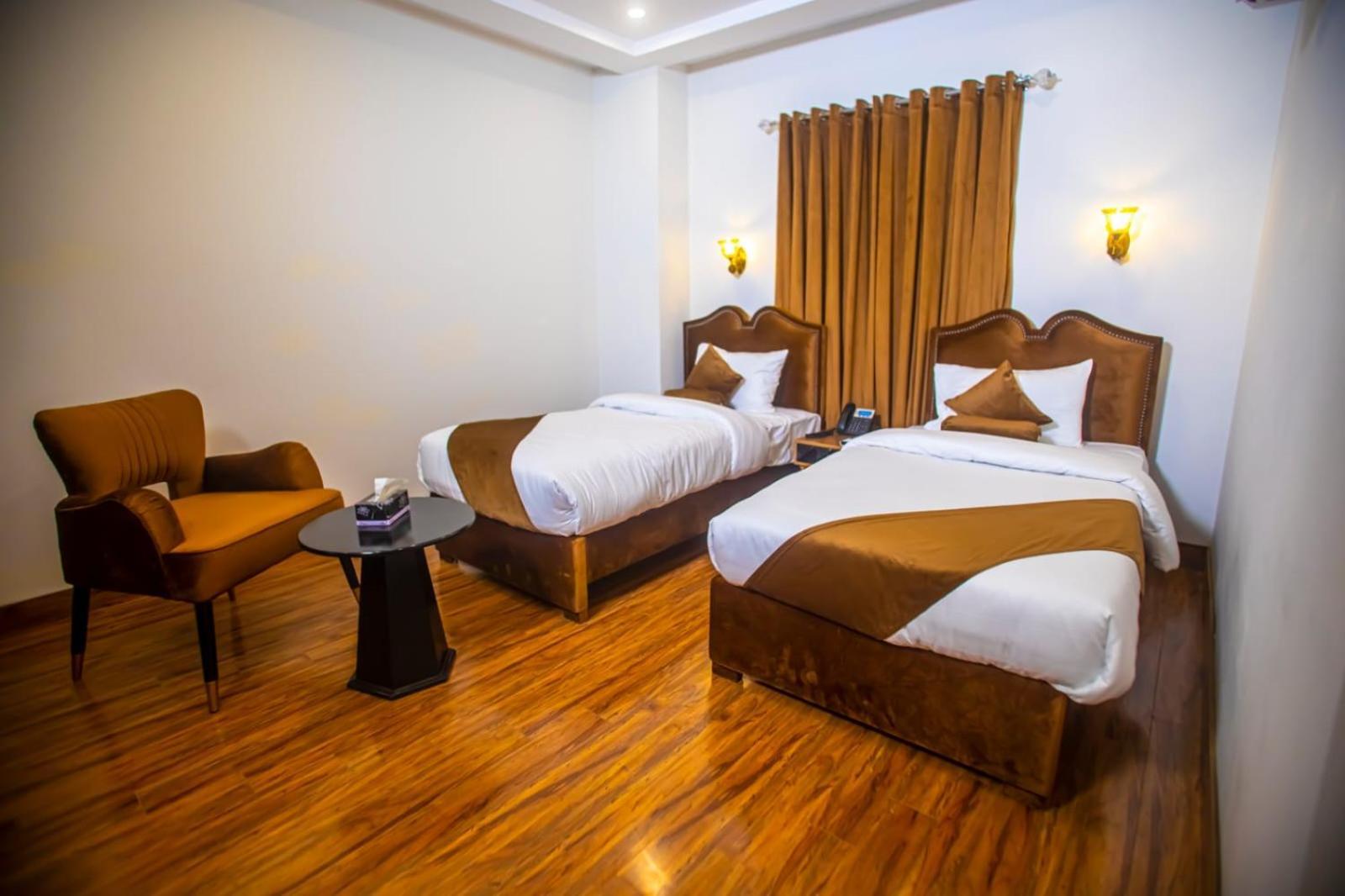 The Rich Hotel & Apartments Lahore Luaran gambar