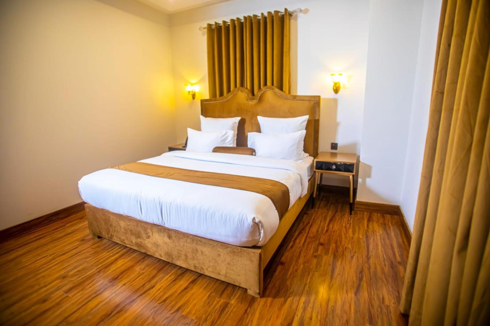 The Rich Hotel & Apartments Lahore Luaran gambar