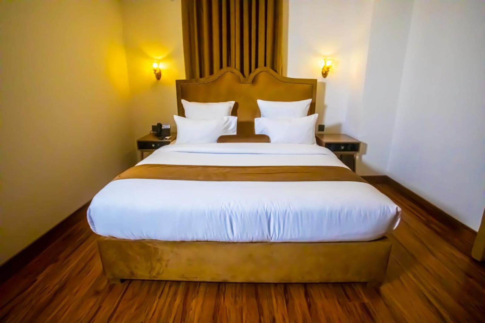 The Rich Hotel & Apartments Lahore Luaran gambar