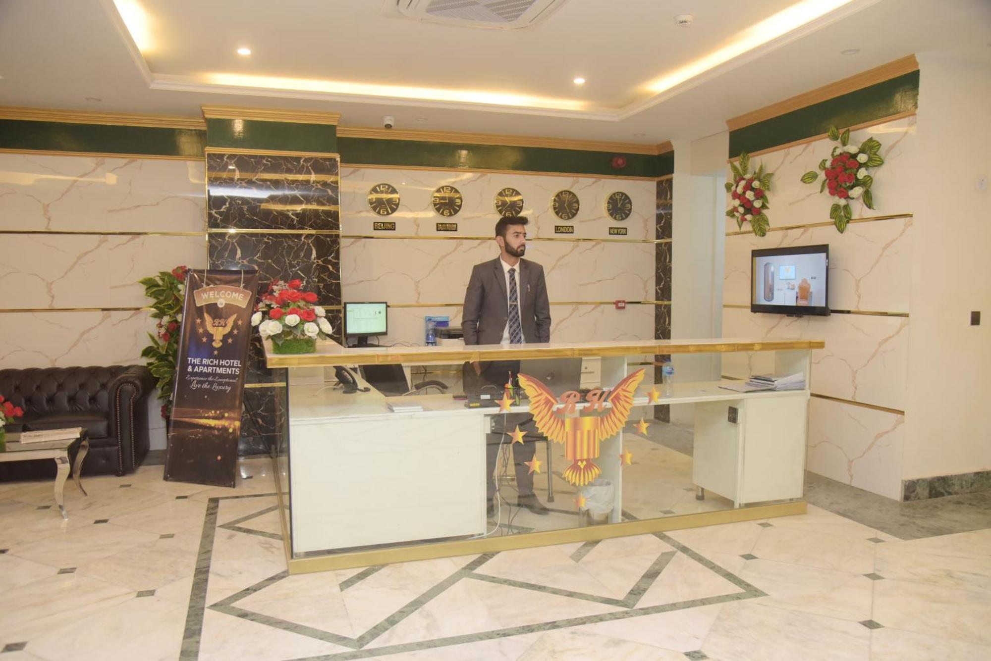 The Rich Hotel & Apartments Lahore Luaran gambar