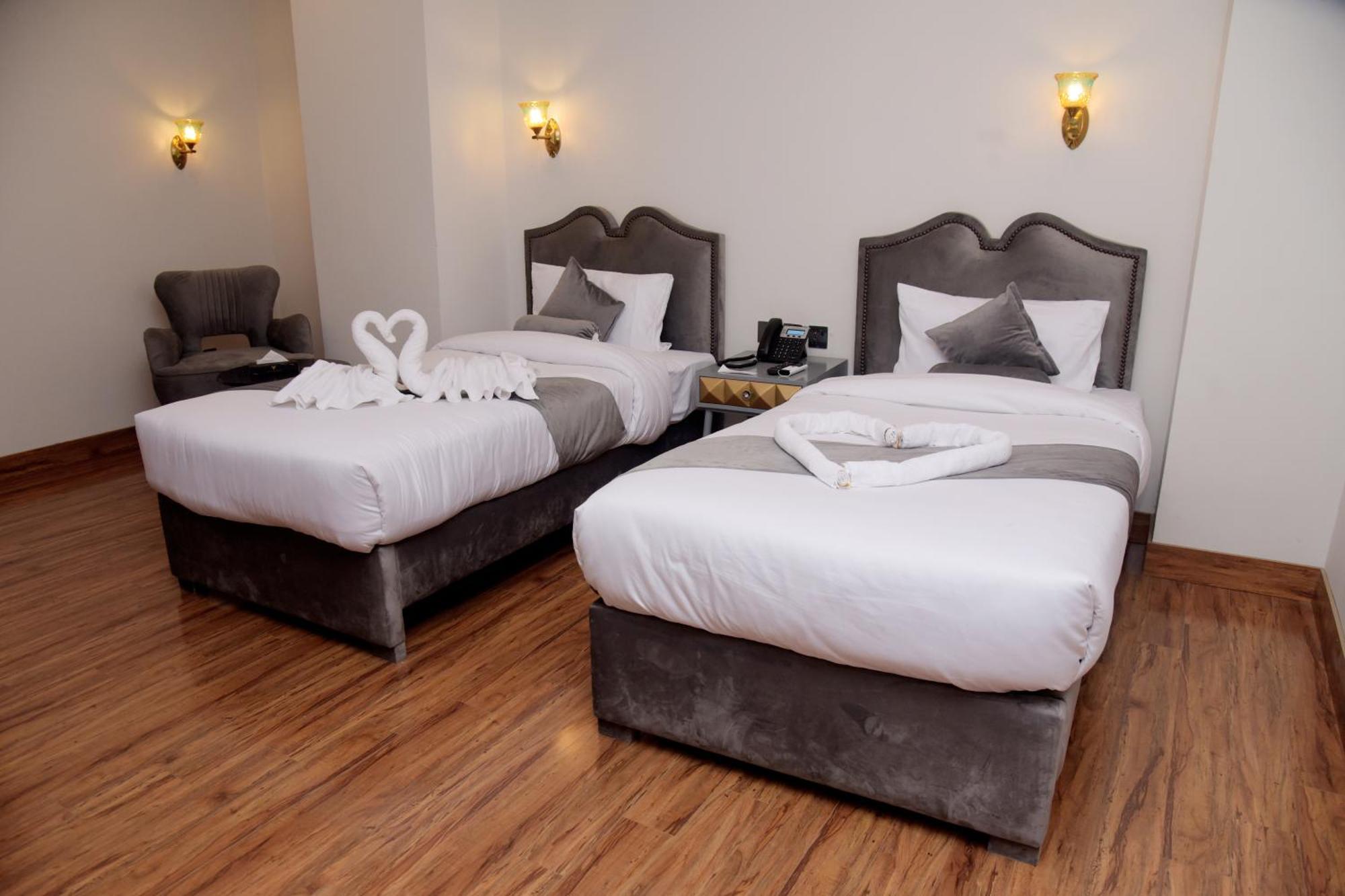 The Rich Hotel & Apartments Lahore Luaran gambar